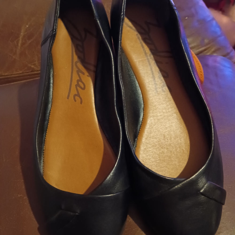 Zodiac Women's Black Leather Loafers
